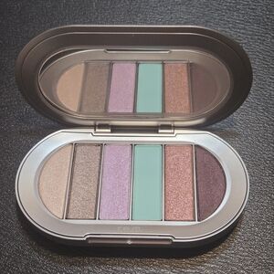 r.e.m. beauty by Ariana Grande Midnight Shadows Eyeshadow Palette